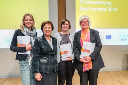Emilia Müller mit den drei Preisträgerinnen von best concept. © guide
