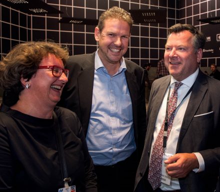 Claudia Boymanns, Wolfgang Moderegger und Münchens Wirtschaftsbürgermeister Josef Schmid auf der Expo Real. (Foto: Andreas Heddergott - LH München)