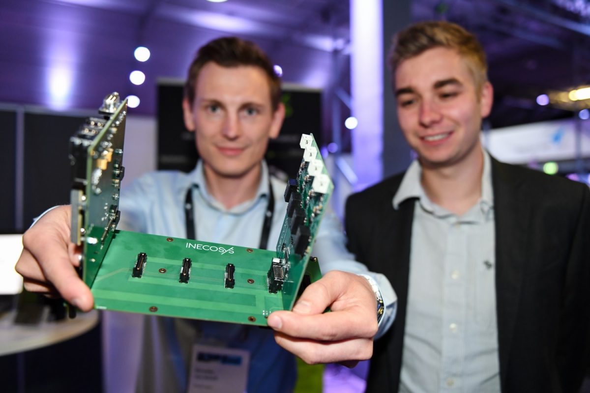 Startups präsentieren ihre Ideen auf der Startup Demo Night.