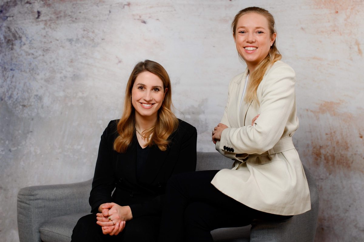 Die Edurino-Gründerinnen Irene Klemm und Franziska Meyer (v.l.)