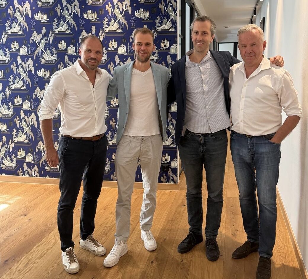 DIe PadelCity-Gründer Sebastian Weil, Jonathan Sierck, Francois-Marie de Chillaz und Marcus Englert v.r.n.l.